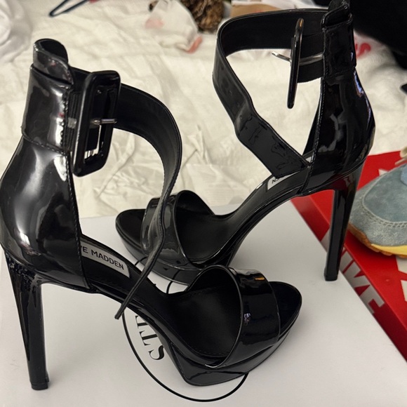 Steve Madden Glossy Black Heels - Picture 4 of 6